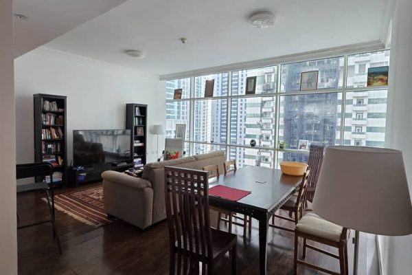 Upgraded 2 Bed | Next to Tram | Spacious | High ROI