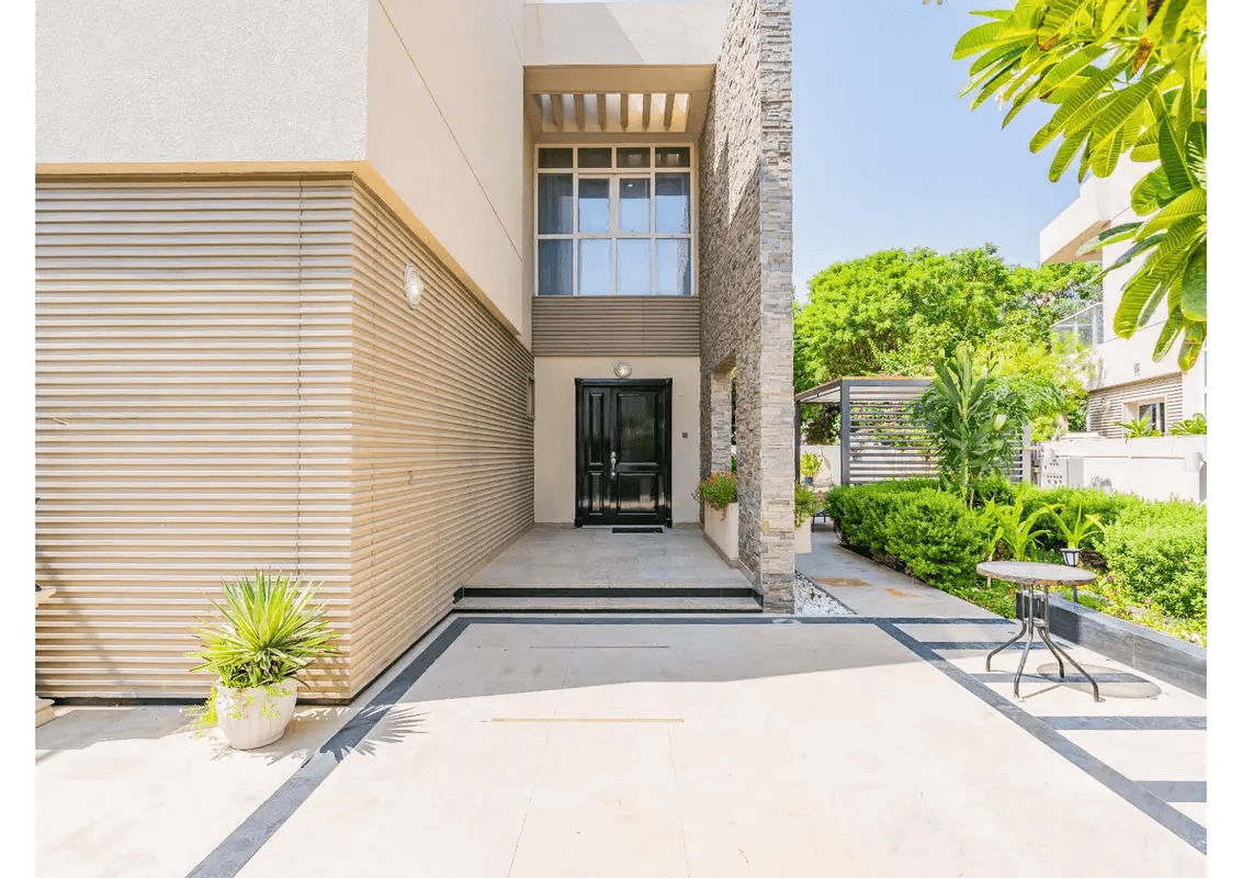 5 bedroom villa | Fully Furnished